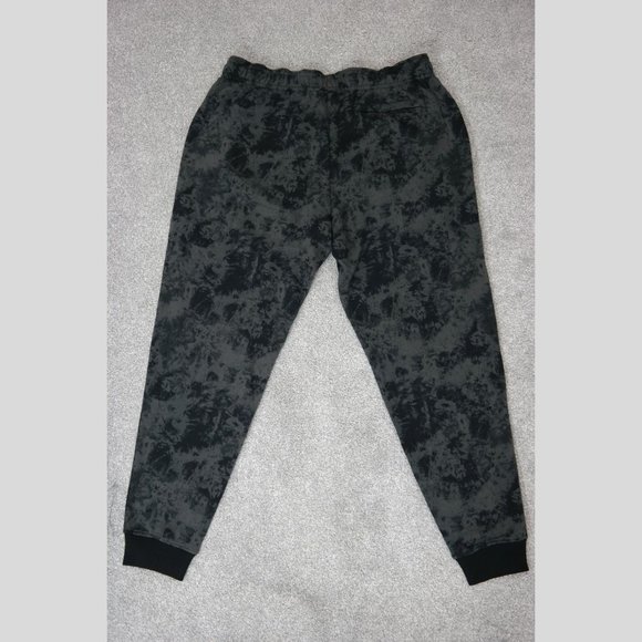 Under Armour Men's Rival Fleece Black Cloud Camo Jogger Pants - Picture 3 of 3